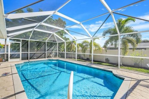 207 Plainfield St, Lehigh Acres, FL 33936-7546
