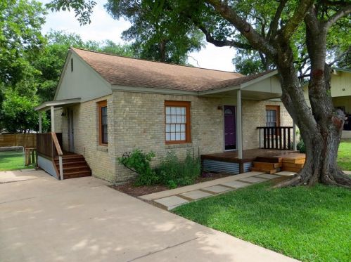 7005 Cannonleague Dr, Austin TX  78745-5328 exterior