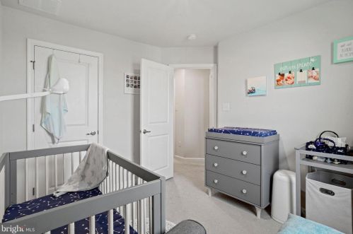 182 Nathan Dr, Riverton NJ  08077 exterior