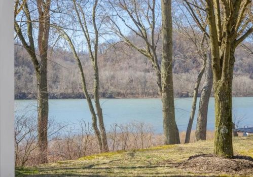 136 Chapel Harbor Dr, Pittsburgh, PA 15238-3154