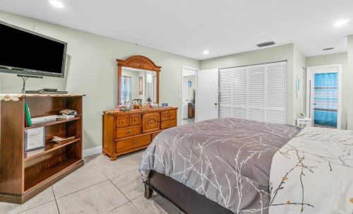 295 Cactus Hill Ct, West Palm Beach, FL 33411-1531