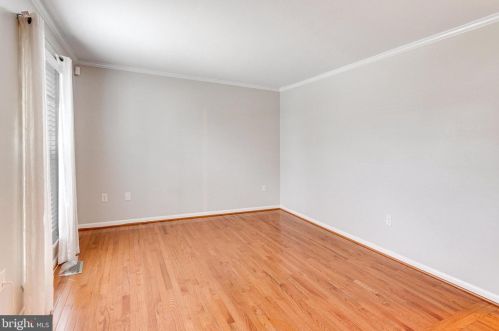 5483 Rector Dr, Woodbridge VA  22193-3703 exterior