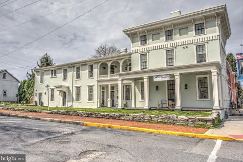 228 Main St, Mount Joy, PA 17552-2415