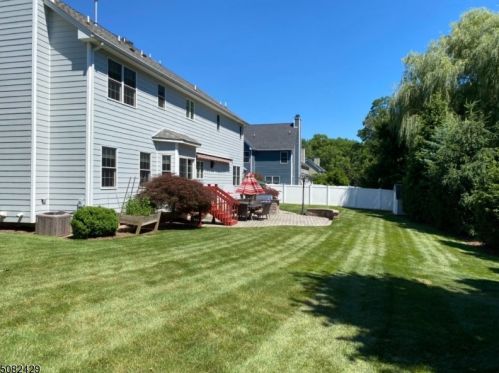 16 Hidden Meadow Dr, Scotch Plains NJ  07076-1158 exterior