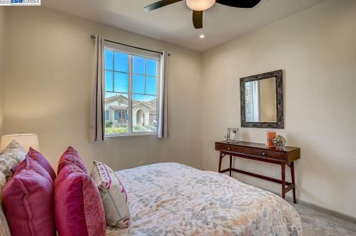 70 Thunder Bay Ct, West Pittsburg CA  94565-7924 exterior