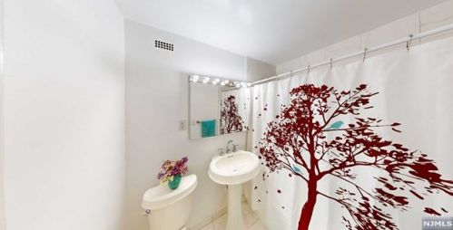 1375 River Rd, Edgewater NJ  07020-1455 exterior