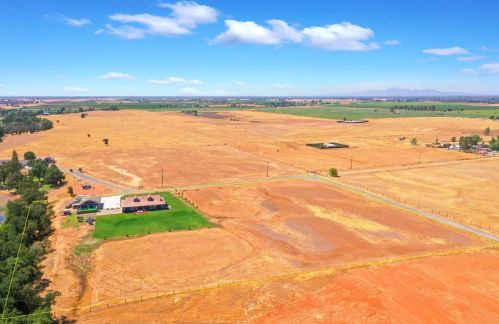 301 Sunnybrook Ln, Oroville CA  95965-8101 exterior