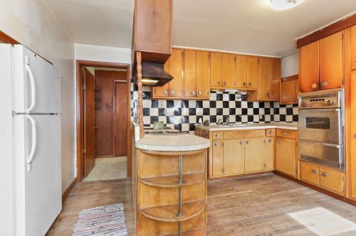 881 Velp Ave, Green Bay WI  54303-3849 exterior