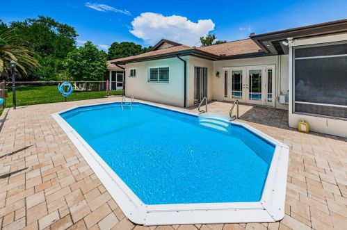 8804 Shenandoah Ln, Port Richey, FL 34667-2721