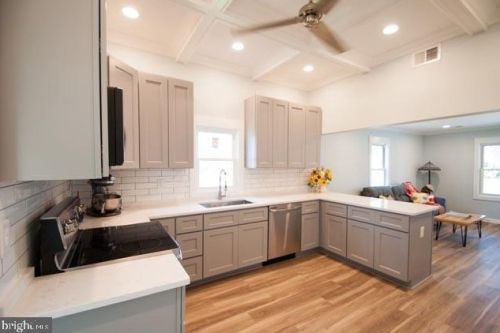 635 Ash St, Strasburg VA  22657-2028 exterior