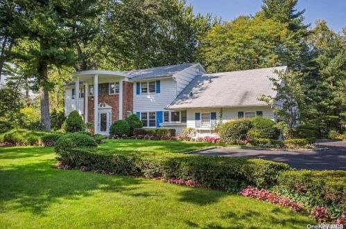 3 Steven Ln, Great Neck, NY 11024-1534