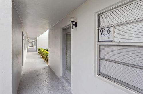 916 Flanders T, Delray Beach FL  33484-5354 exterior