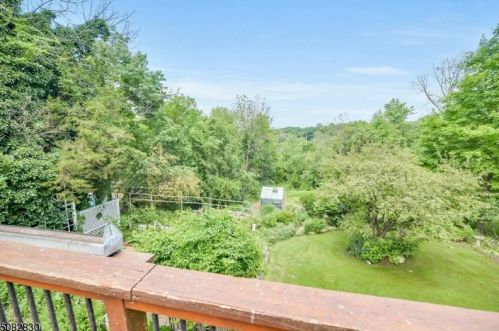 25 Darmstatter Rd, Skyline Lakes NJ  07456-1301 exterior