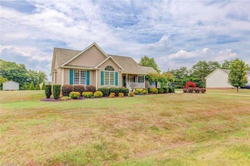 360 River Run Dr, Reidsville, NC 27320-9037