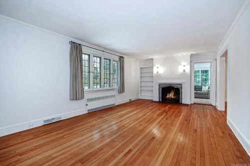 23 Lewis Ave, Hartsdale NY  10530-2803 exterior