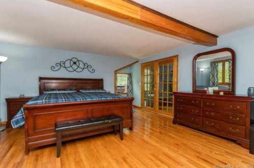 5 Pamela Dr, Wallingford CT  exterior