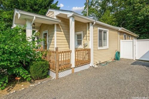 17 Teed St, Huntington Station NY  11746-4331 exterior