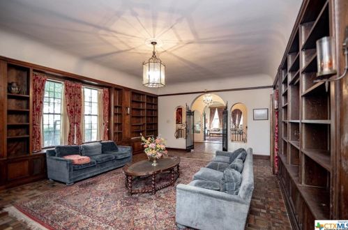 501 Vine St, Victoria TX exterior