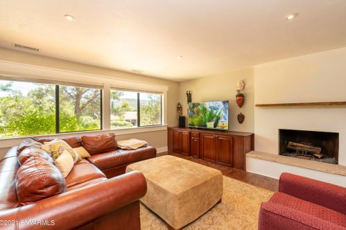 105 Mtn Shadows Dr, Sedona AZ 86336-3927 exterior