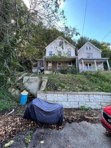 450 Card Ave, Wall, PA 15148-1116