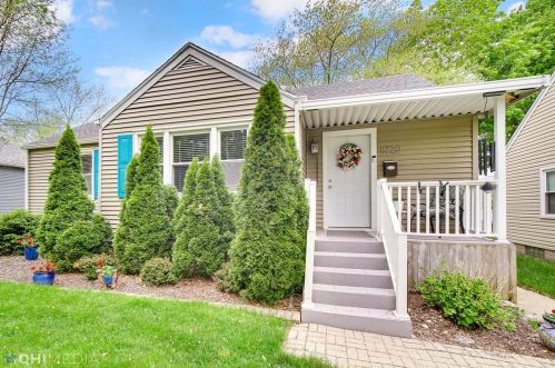 8720 Carolina Ave, Hammond, IN 46322-2002