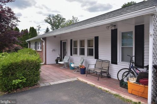 3011 Stoney Creek Rd, Norristown, PA 19401-1371