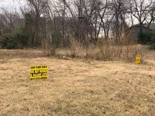 5541 David Strickland Rd, Fort Worth, TX 76119-6558