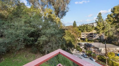 1942 Los Encinos Ave, Glendale CA  91208-2113 exterior