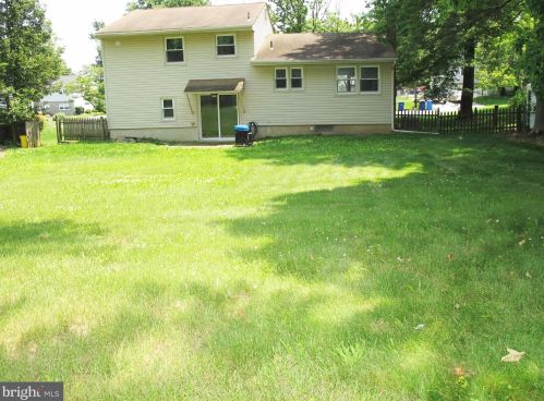 448 Willow Dr, Riverton NJ  08077-3420 exterior