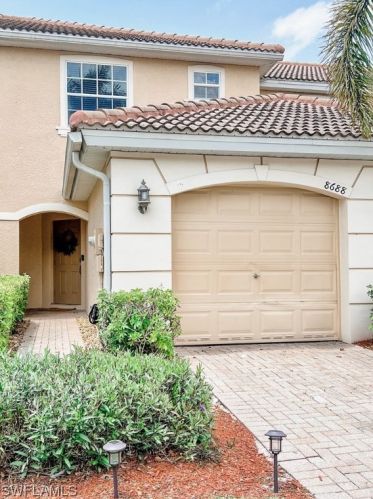 8688 Athena Ct, Lehigh Acres, FL 33971-3754