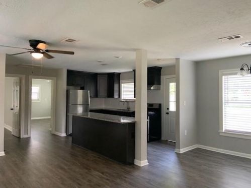 1000 Thomas Ave, Conroe TX  77301-1761 exterior