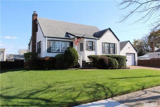 7 Higgins St, Rockville Centre, NY 11572-3122