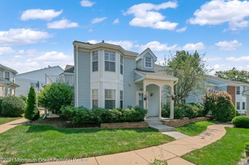 32 Tulip Ln, East Freehold, NJ 07728-4033