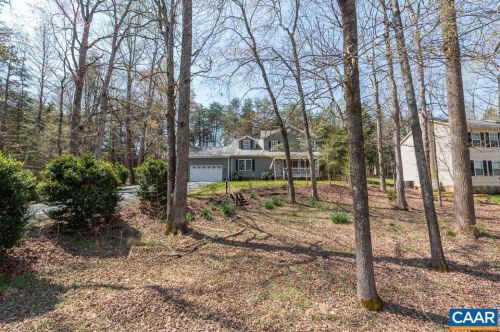 32 Turkeysag Trl, Bybee, VA 22963-2616