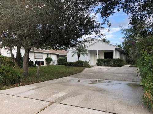 43 8th Ave, Delray Beach FL  33444-2662 exterior
