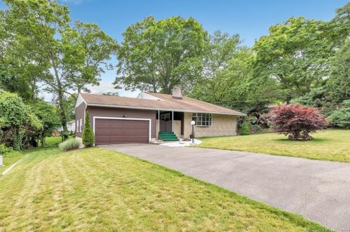 435 Overland Dr, Stratford, CT 06614-2257