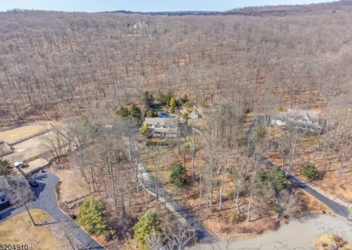 19 Marisa Ct, West Milford NJ  07480-3000 exterior