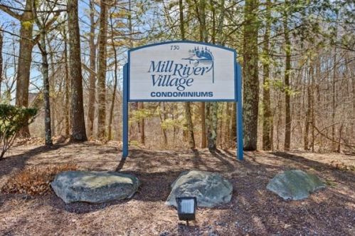 750 Whittenton St, Taunton MA 02780-1384 exterior