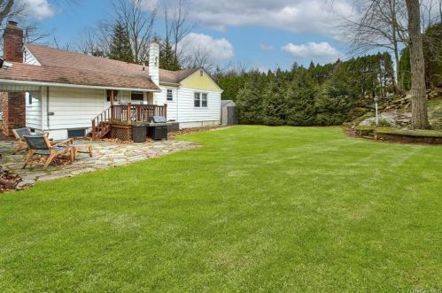 205 Haviland Ln, White Plains NY  10605-3020 exterior