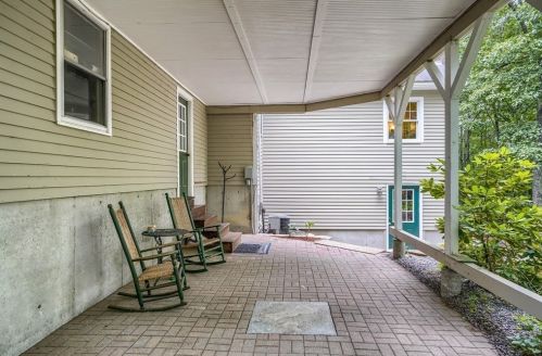 15 Danbury Cir, Amherst NH  03031-2016 exterior