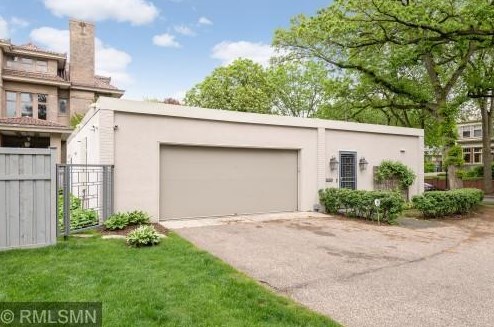 1716 Mount Curve Ave, Minneapolis, MN 55403-1016