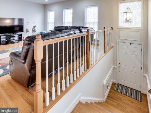 9283 Laurel Ridge Crossing Rd, Lorton VA  22079-2960 exterior