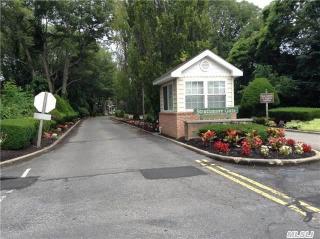 114 Strathmore Gate Dr, Stonybrook, NY 11790-3058