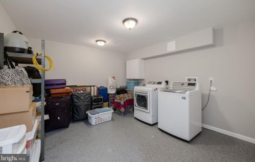 6251 Garretson St, Springfield VA  22015-3521 exterior