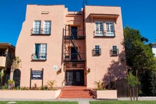 712 Hobart Blvd, Los Angeles CA  90005-2820 exterior