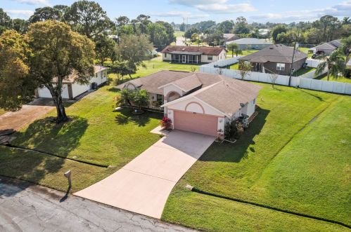 226 Virgo Ct, Fort Pierce, FL 34983-8639