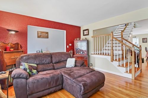 42 Miriam Dr, Warwick NY  10990-3516 exterior