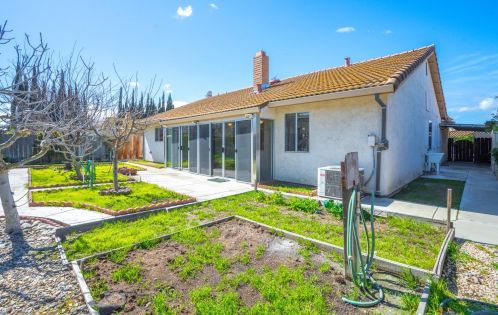 754 Meadowlark Ave, Los Banos CA  93635-3020 exterior