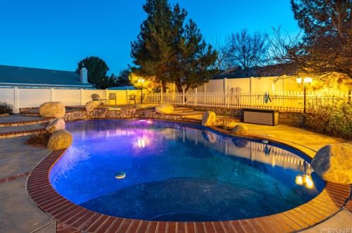 42240 Ridge View Dr, Lancaster CA 93536-7382 exterior