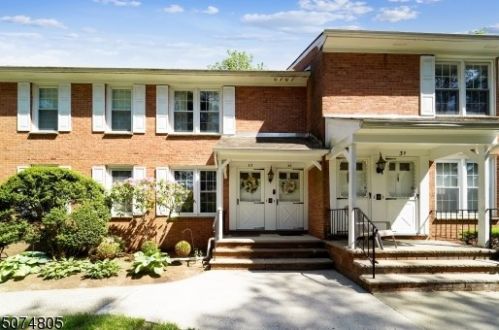 33 Briarwood Path, Clark, NJ 07066-2006
